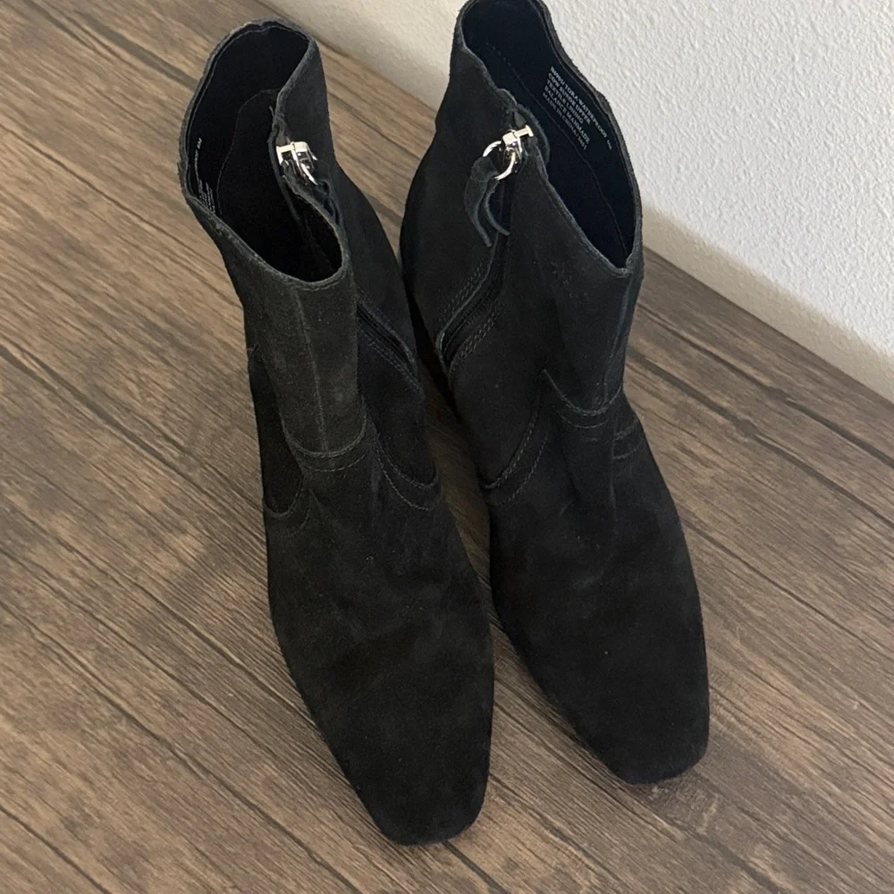 AQUA COLLEGE Waterproof Padded Tora Square Toe Stacked Heel Zip-Up Suede Booties